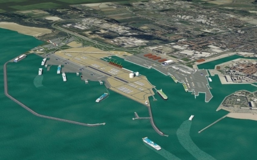 Порт в Кале прекратил работу из-за вторжения 200 мигрантов