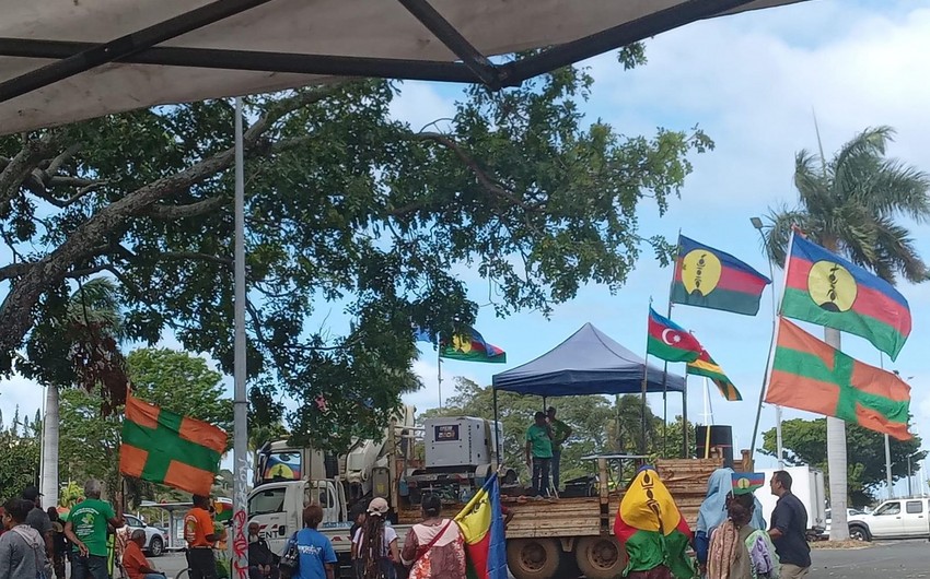 Protest against French colonialism held in New Caledonia, Azerbaijani flag raised