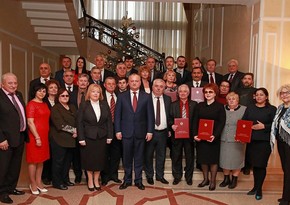 President Igor Dodon awards the Congress of Azerbaijanis of Moldova