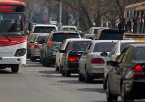 Bu yolda 2 avtobus üz-üzə gələndə tıxac yaranır