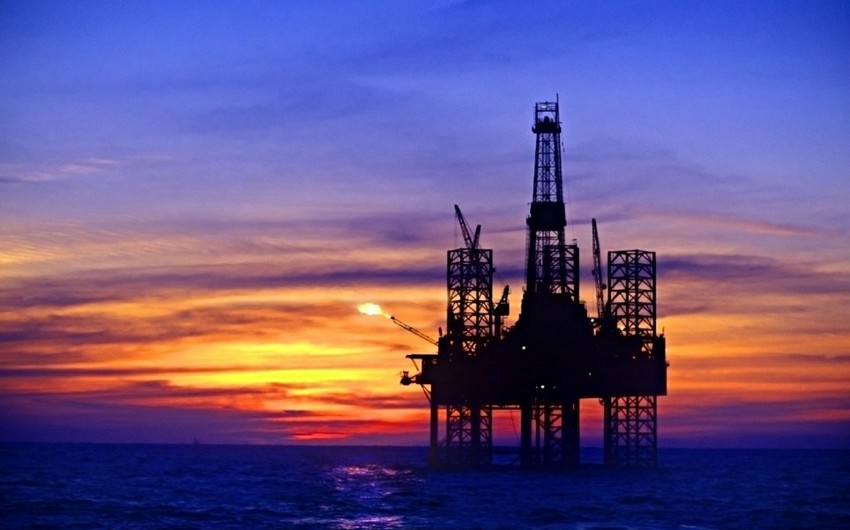 Azeri oil price reduces on markets again