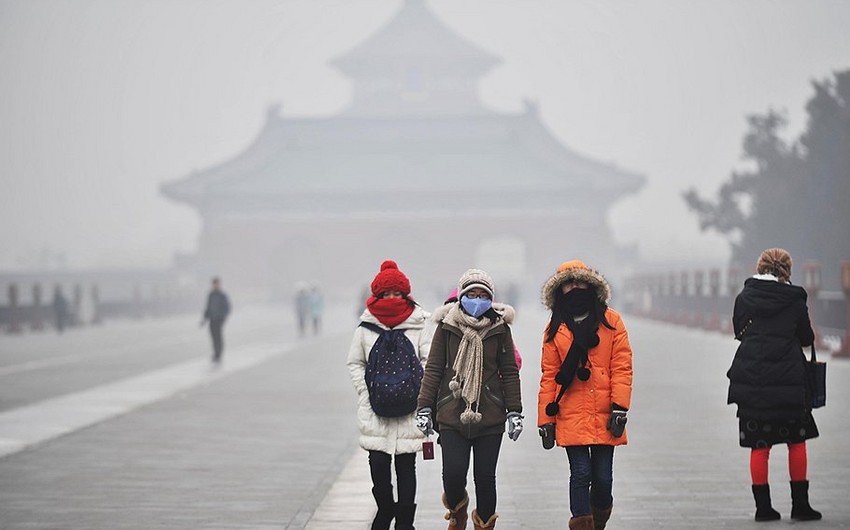 Власти Пекина второй раз в истории объявили красный уровень тревоги из-за смога