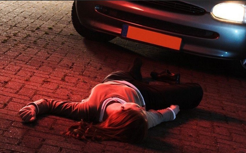 В Баку автомобиль сбил девушку