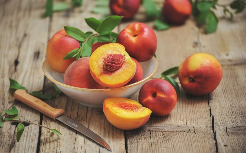 Azerbaijan resumes import of canned peaches from Greece