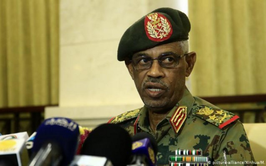 Военный совет Судана объявил об отставке министра обороны
