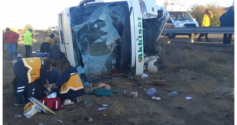 Tourist bus veers off road in Türkiye, causing multiple fatalities