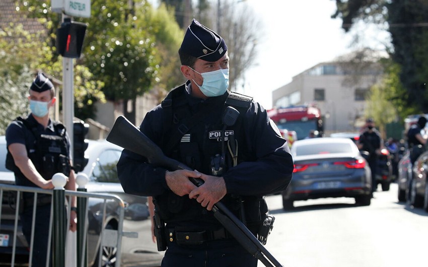 Во Франции усилят меры безопасности у полицейских участков из-за теракта