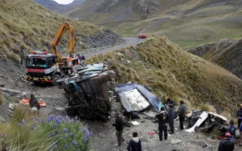 Bolivia bus crash kills 14, leaves 18 injured