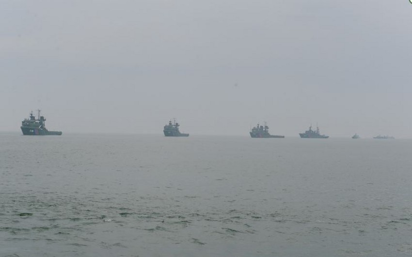 Azerbaijani border guards in Caspian Sea rescue Iranian vessel crew