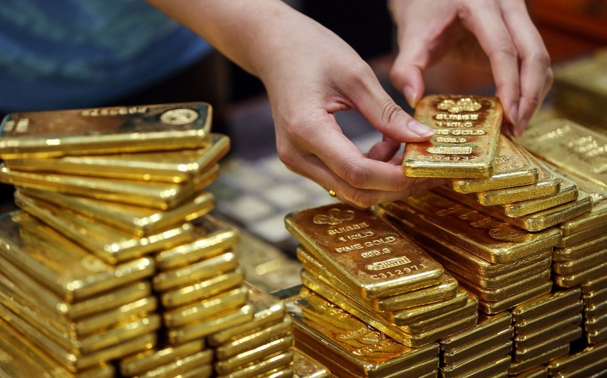 На фоне ослабления доллара США золото начало дорожать