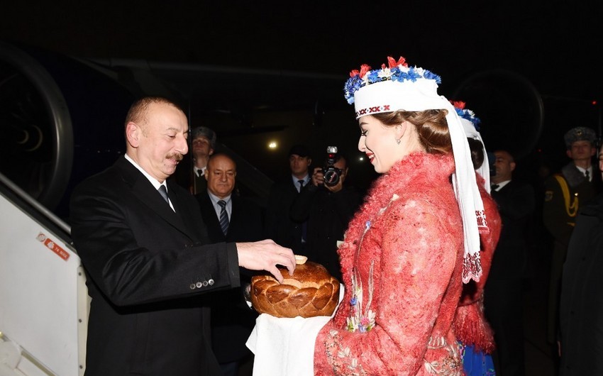 President Ilham Aliyev arrives in Belarus