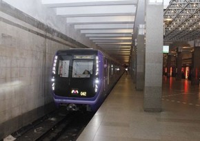 Мужчина упал на рельсы в бакинском метро