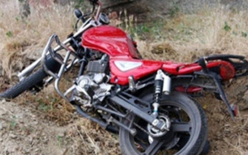 В Огузе при ДТП пострадали мотоциклист и его пассажир
