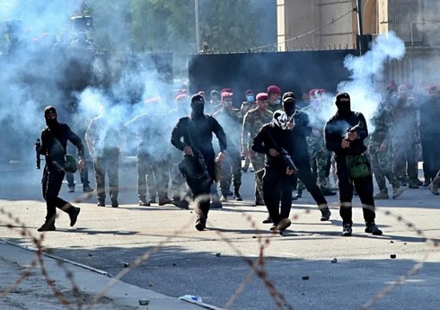 Более 100 сотрудников сил безопасности пострадали в столкновениях в Багдаде
