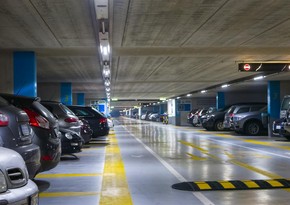 В Баку предложили создать места для длительных парковок автомобилей