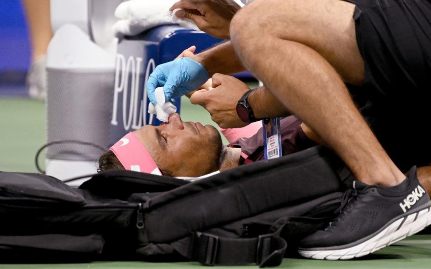 Рафаель Надаль рассек себе нос ракеткой в матче US Open
