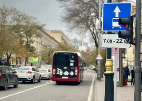 Bakıda daha bir ərazidə avtobus zolağı ilə bağlı yol nişanı quraşdırılıb