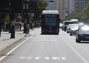 В Милли Меджлисе призвали штрафовать водителей автобусов, выезжающих за пределы спецполос