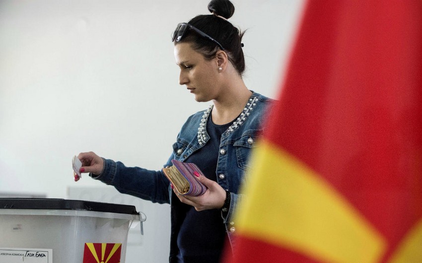 Правящая партия в Северной Македонии лидирует на досрочных выборах в парламент