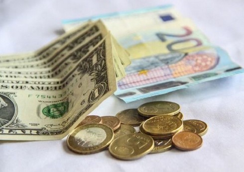 Доллар подешевел к евро на ожиданиях снижения инфляции в США