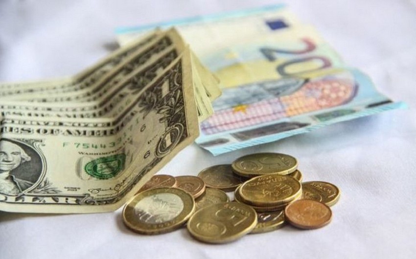 Доллар подешевел к евро на ожиданиях снижения инфляции в США