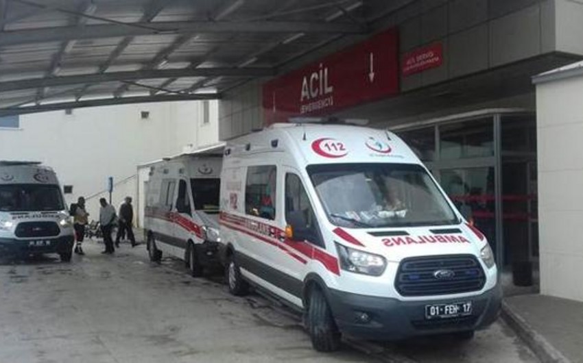 A bus with schoolchildren turns over in Turkey, 15 wounded