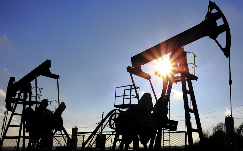 Азербайджанская нефть подешевела почти на 2 доллара