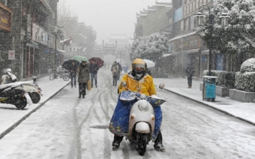 В Китае из-за снегопадов погибли 13 человек