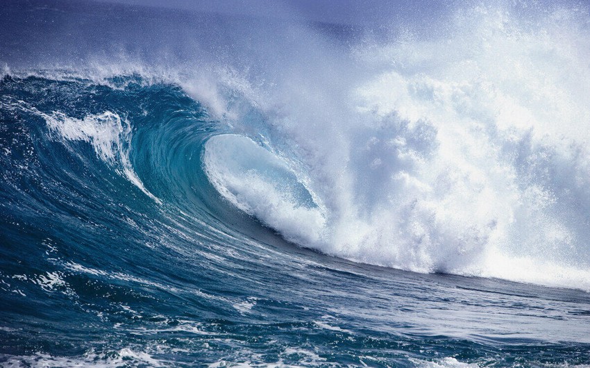 Neft Daşlarında dalğanın hündürlüyü 3.5 metrə çatıb - FAKTİKİ HAVA