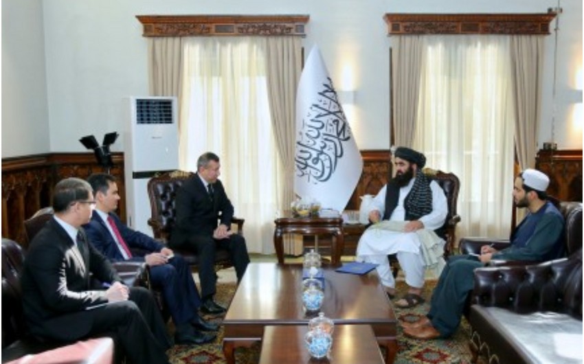 Turkmen ambassador, acting Afghan foreign minister hold talks