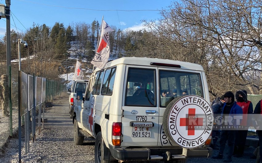 Five ICRC vehicles freely move from Lachin to Khankandi