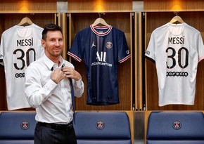 Lionel Messi's £92 PSG shirt sells out in record time