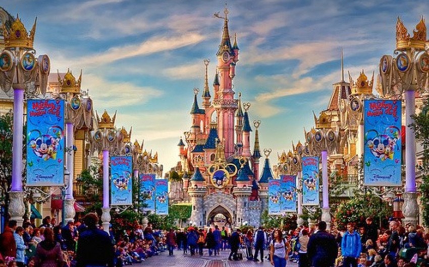 Disney изменит аттракционы в парках из-за обвинений в расизме
