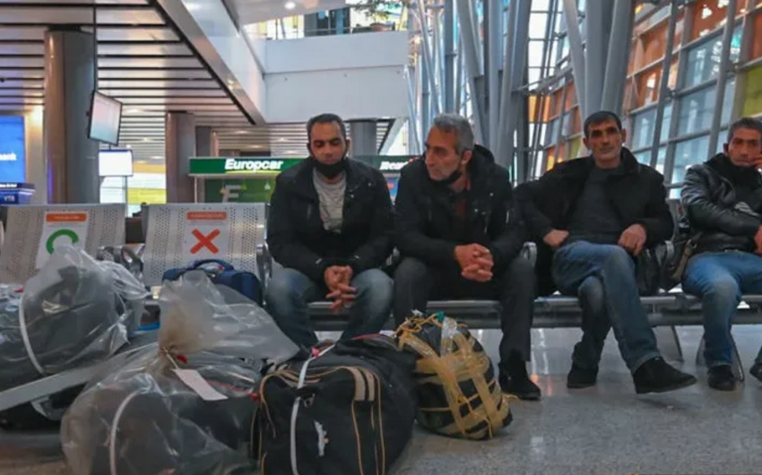 Депортированные из России армяне ночуют в аэропорту
