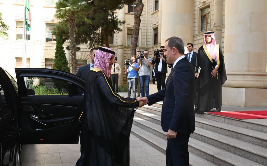 Jeyhun Bayramov meets with Minister of Foreign Affairs of Saudi Arabia