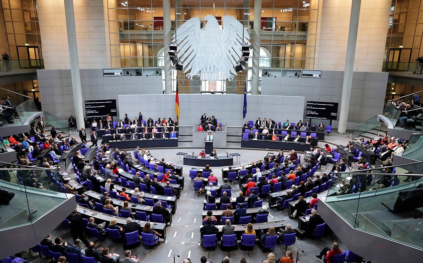 Almaniya parlamenti 2021-ci il üçün büdcəni milyardlarla dollar borcla qəbul edib