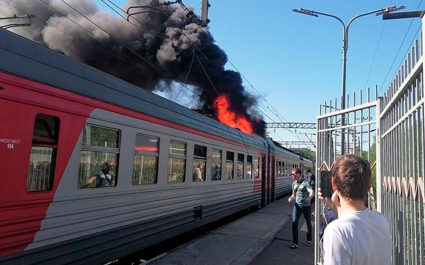 Moskva vilayətində elektrik qatarı yanıb