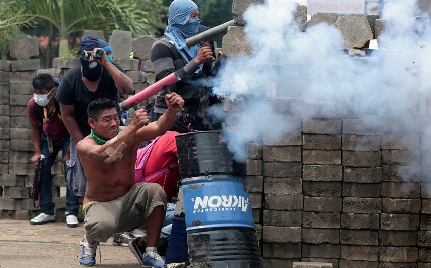 В Никарагуа сторонники властей убили в университете двух человек