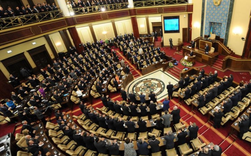 Сенат Казахстана поддержал проведение внеочередных президентских выборов