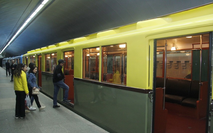 Bakı metrosunda retro vaqonlar nümayiş etdirilir