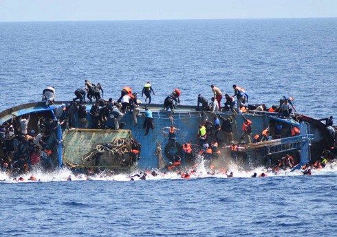 У берегов Ливии в результате крушения судна с мигрантами погибли не менее 74 человек