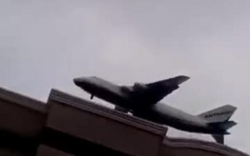 Самолет едва не задел жилой дом под Киевом - ВИДЕО