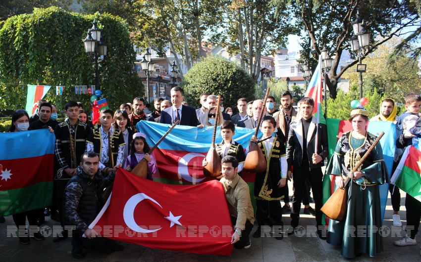 В Тбилиси отмечают победу в Шуше и День государственного флага Азербайджана