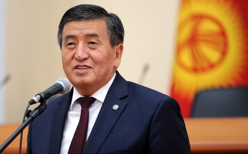 Президент Кыргызстана прервал отпуск и направился в Бишкек