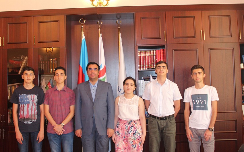 BHOS Rector Elmar Gasimov met with prospective students earning 700 points