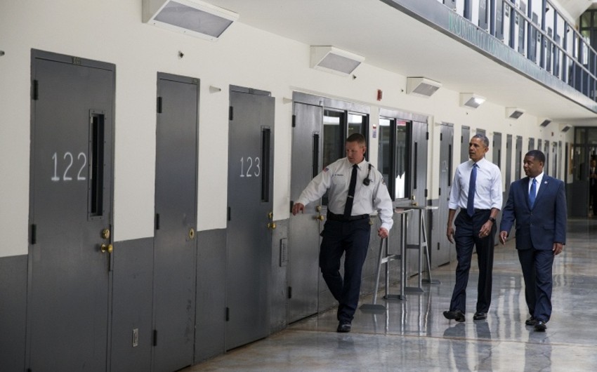 ​Обама стал первым президентом в истории США, посетившим тюрьму