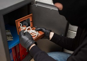 В Баку задержана подозреваемая в краже золотых украшений почти на 8 тыс. манатов