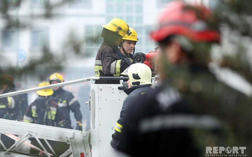 В Сумгайыте произошел пожар в жилом здании, эвакуированы 11 человек