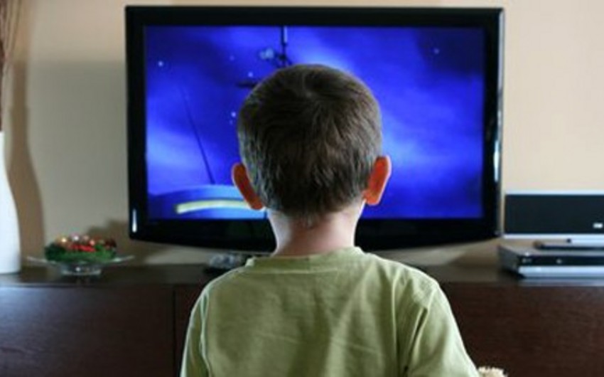 В Баку 5-летний ребенок погиб в результате падения на него телевизора