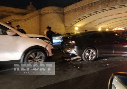 В результате цепной аварии в Баку образовалась пробка